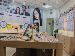 -天空之镜眼镜店蔡司依视路配镜授权零售店(望京颐堤港店)