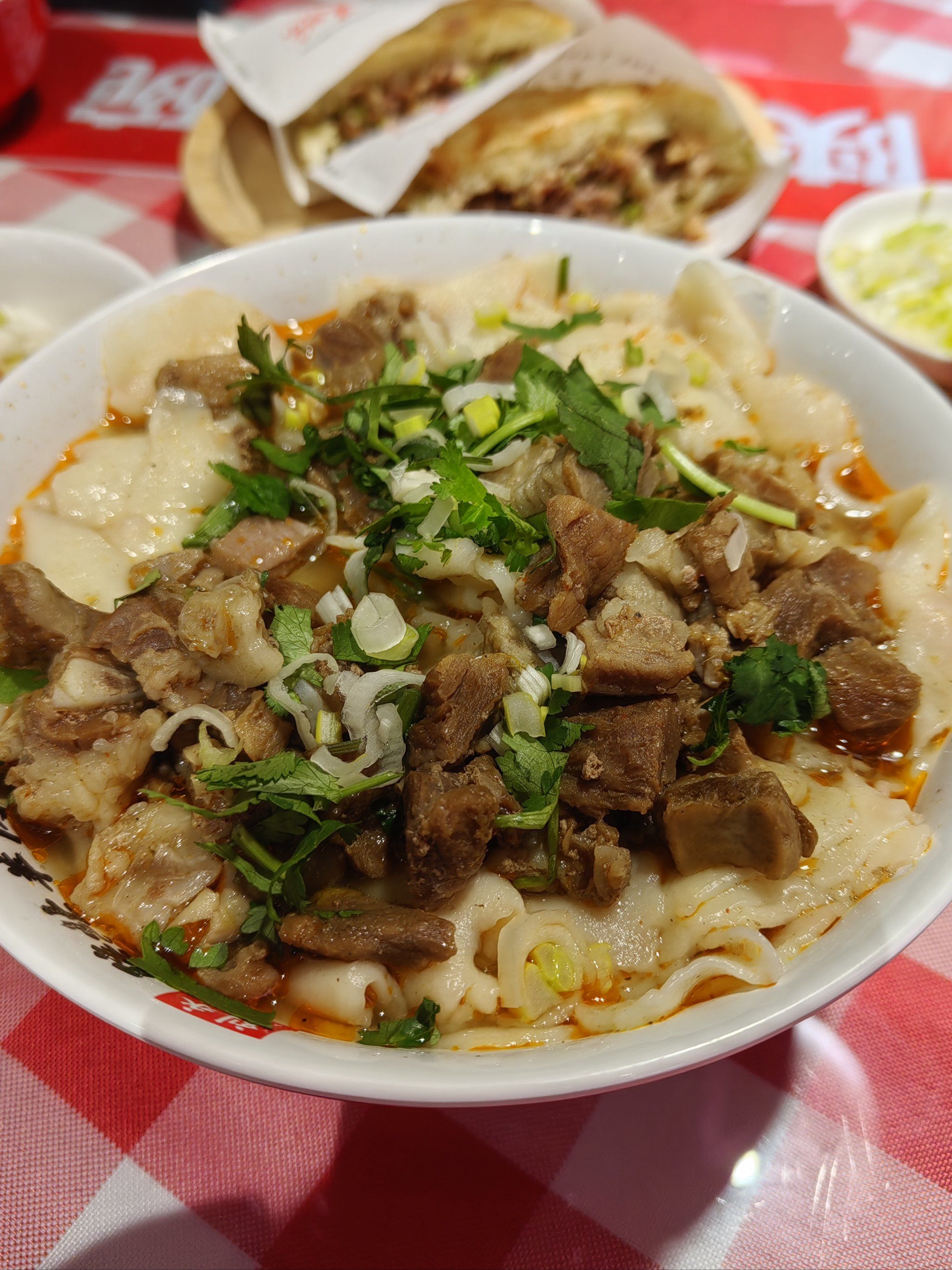 冬天谁能拒绝这一大碗羊肉面!