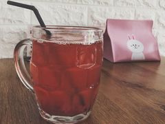 草莓苏打气泡水-平行世界·猫咖(首经贸店)