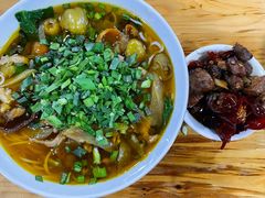 酸菜肉丝米线-越洋肖氏老米线(杨家坪店)