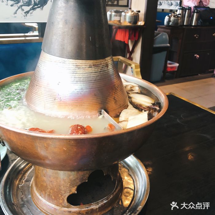 舒穆禄氏乌拉满族火锅(瑞虹天地月亮湾店)鸳鸯铜锅图片 