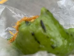 艾叶咸蛋黄肉松青团-王家沙点心店(万航渡路店)