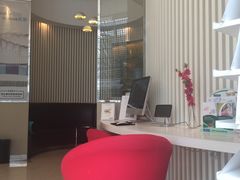 -瑞尔齿科(上海长风大悦城店)