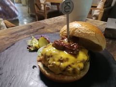 -HIGH FIVE哈福手工汉堡(桂林路店)