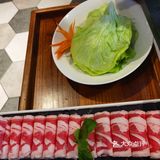 来到协信星光里的小公牛牛肉火锅店,首先被盆栽多肉而吸
