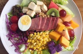 Spicy Beef Fruit Salad