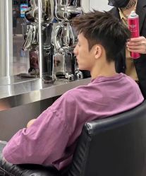 -一家只做男发烫染的店
