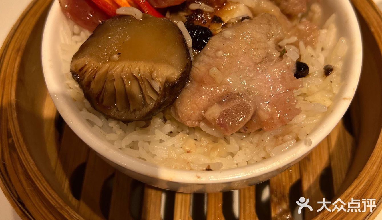 週日剛好特價點了個鹵水拼盤 好吃是好吃