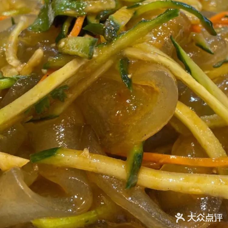 东北特色铁锅炖：一次独特的味蕾之旅