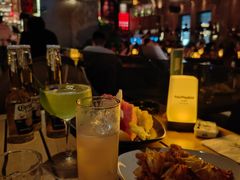 -FOUR PLAY BAR