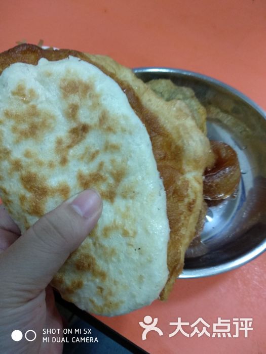 增盛魁小吃店烧饼夹油饼图片 - 第1张