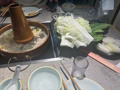 -洞庭洲·防空洞火锅·铜锅涮肉·烧烤(新百广场店)