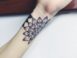 -Black Tattoo Studio