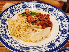 红烧牛肉油泼面-陕味食族油泼面·小炒盖码面(双榆树店)