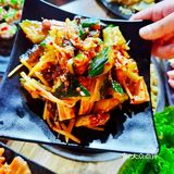 这个夏天，必须来一顿接地气的地桌烤肉