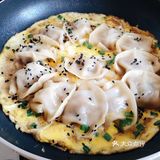 水饺不想再煮着吃？教你平底锅鸡蛋煎饺