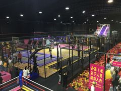 -嘿哟动霸CHUA·新潮玩运动娱乐中心·蹦床滑冰团建乐园