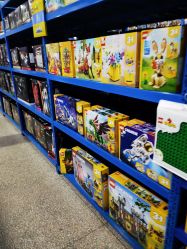 -逝水玩具折扣店