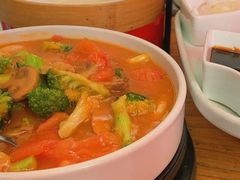 西红柿口蘑煮西兰花-壹零捌道·北京烤鸭(车公庄店)