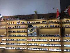 -罗伯特眼镜·蔡司官方授权(罗湖国贸店)