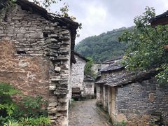 -高荡千年布依古寨旅游景区