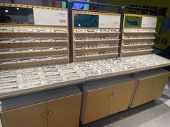 -LOOK眼镜·蔡司依视路配镜(宝山万达店)