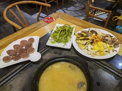 -有一锅·野生菌黑山羊腊排骨火锅(古城北门店)