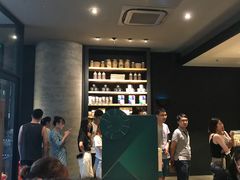 等位区-星巴克臻选(郑州国贸360广场店)