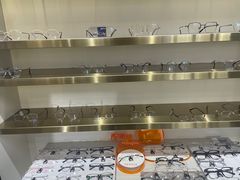 -视野联行眼镜•蔡司•依视路(温江店)