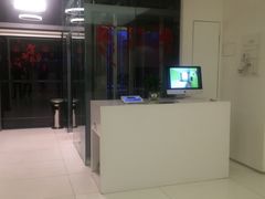 -卡罗酒店(东门晒布地铁站店)