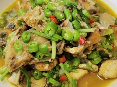 青椒煎鱼头-小芙蓉湘菜馆(易生活购物公园店)