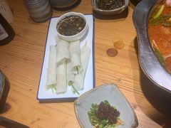 -野山舂·贵州现舂酸汤火锅(鸿通城店)