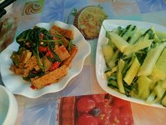 面筋跟凉拌黄瓜-天羽烤乳鸽店(财大家属院店)