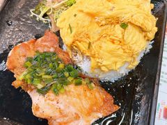 葱油香煎鸡扒炒滑蛋饭-阿飛冰室(下沙店)