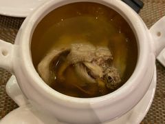 金丝皇菊炖乳鸽汤-玉丰国际酒店·玉宴中餐厅