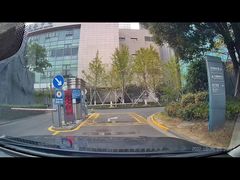 入口-奉贤区政务服务中心-地下停车场