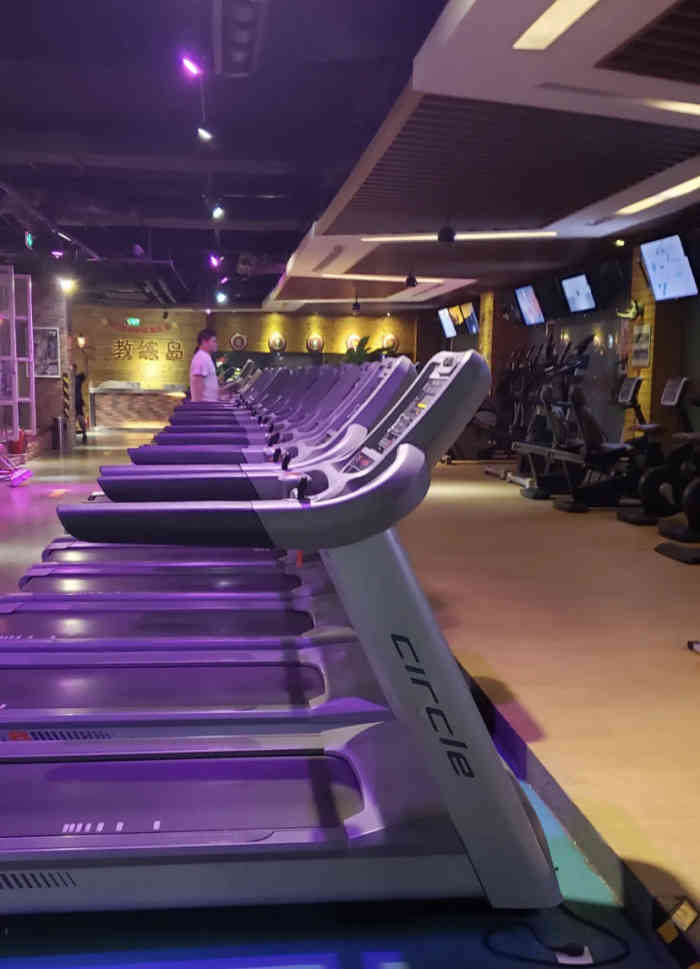 优仕健身(艾尚店)-"跑步的时间比较多,,[糖果]这个年龄感.