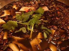 红汤锅-川道拐耗儿鱼(置信路店)