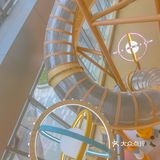 0元体验10米高空室内旋转滑梯