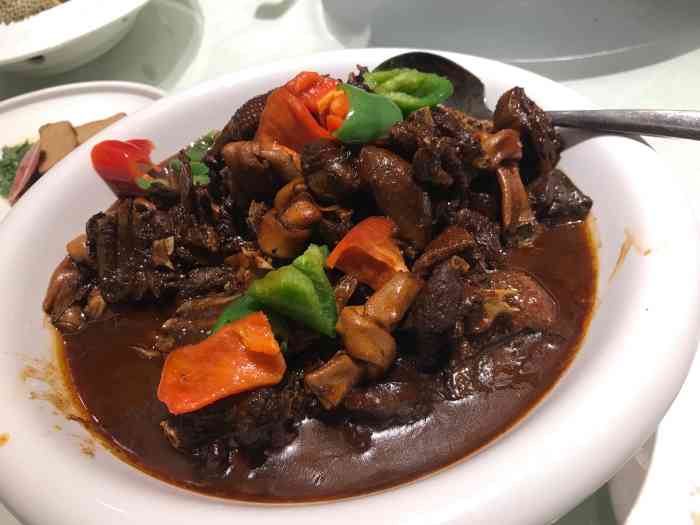 平山宴(瘦西湖店)-"扬州大学瘦西湖校区东门进,映入眼帘的是狮.