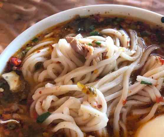 姜姜巍山过江火巴肉饵丝-"一直不知道为什么叫饵丝,问了云南人,居然.