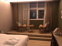 -西安大雁塔科技大学地铁站亚朵酒店