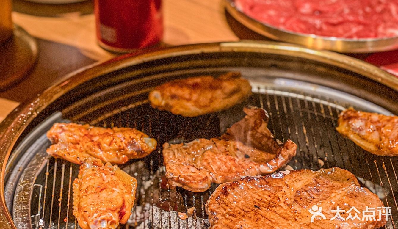 魔都联洋这边开了家金光闪闪的韩式烤肉！ 