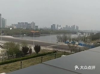  看运河风景如画一般的平静， 拍了运河风光