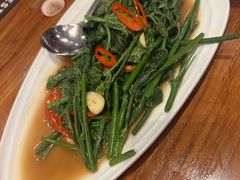 -Chom Cafe and Restaurant