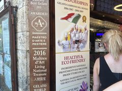 -Gelateria Dondoli