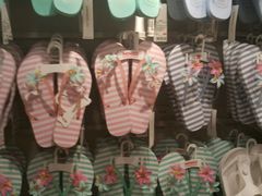 -名创优品(北京新中关购物中心地铁层店)