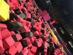 -嘿哟动霸CHUA·新潮玩运动娱乐中心·蹦床滑冰团建乐园