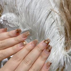 -花岐款式专研健康美甲沙龙