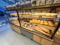 面包甜点陈列柜-面包新语(滨湖万达店)